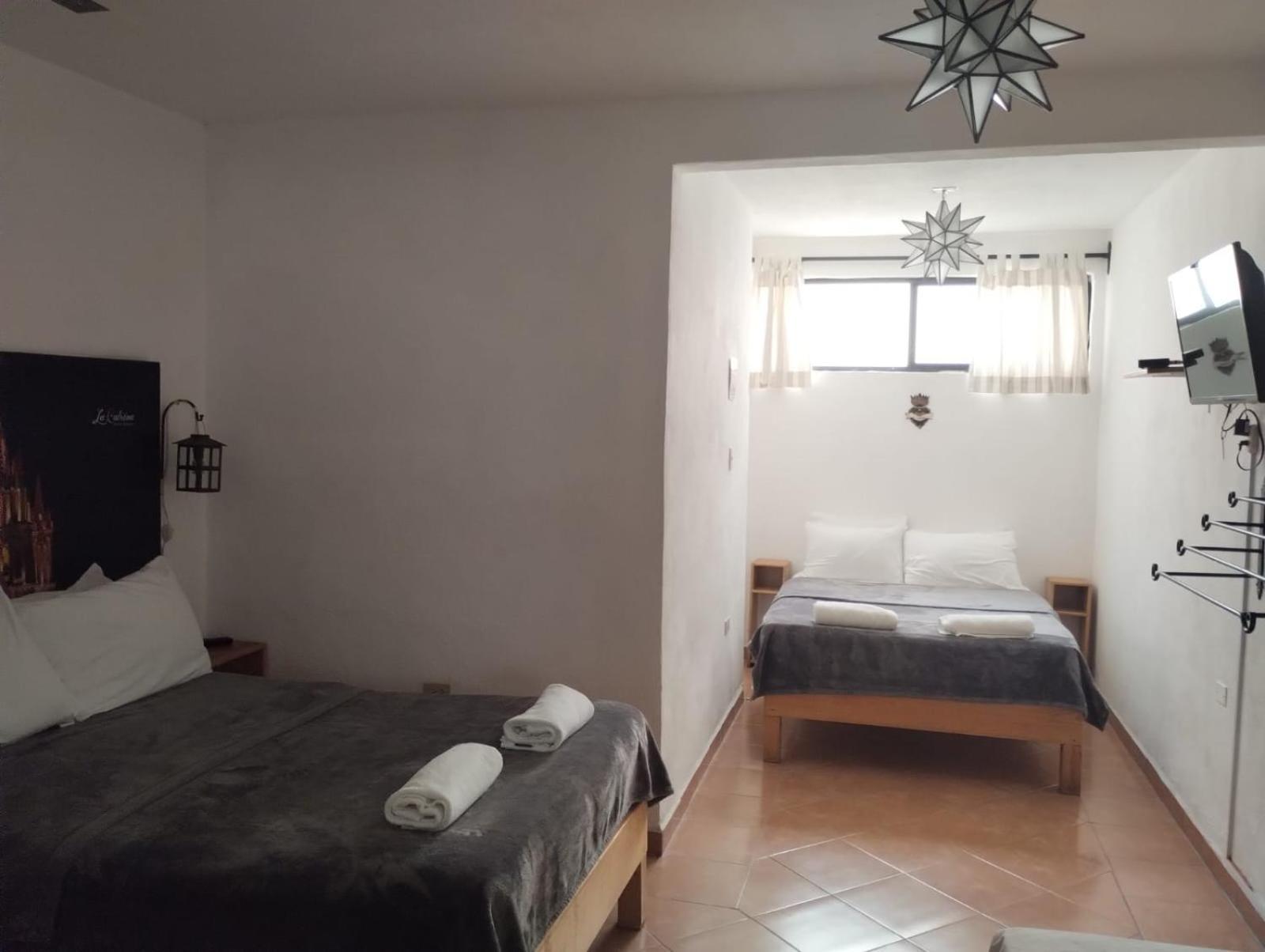 La Catrina Hostel Альенде Экстерьер фото